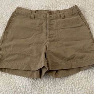 VTG gap women's size 4 kaki shorts with pockets, button fly